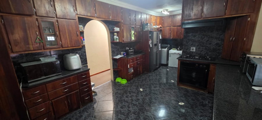 5 Bedroom Property for Sale in Wilkoppies North West